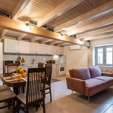 Sanctuary 1887 Holiday home Petaleia