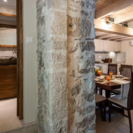 Sanctuary 1887 Holiday home Petaleia